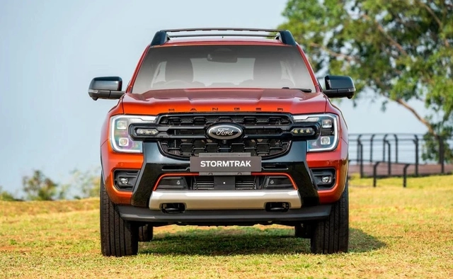 Mặt trước Ford Ranger Stormtrak